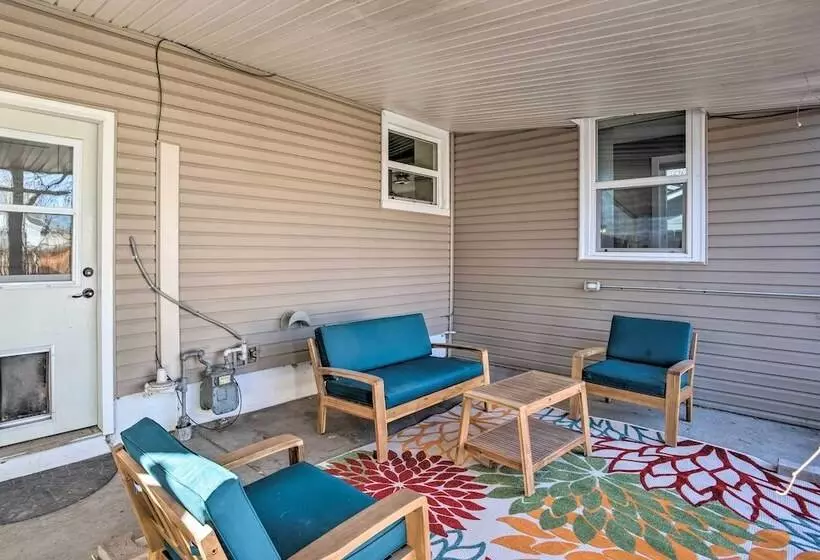 Adventure Home Base   7 Blocks To Downtown!