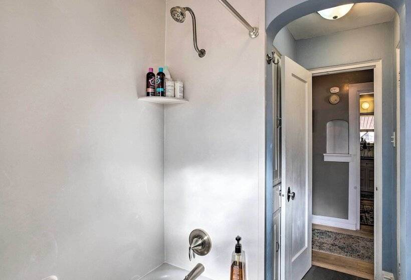 Adventure Home Base 7 Blocks To Downtown!