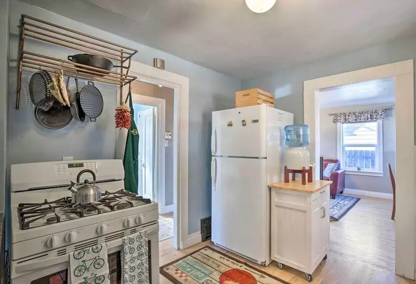 Adventure Home Base   7 Blocks To Downtown!