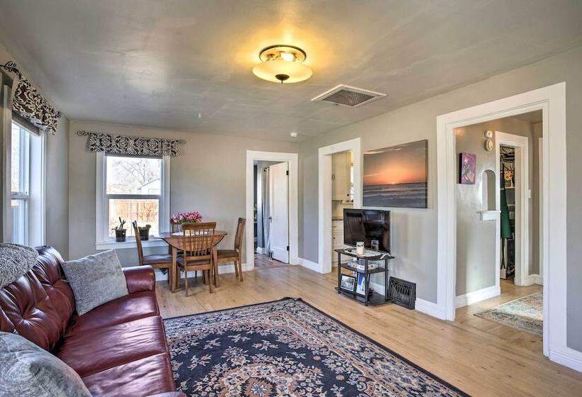 Adventure Home Base 7 Blocks To Downtown!