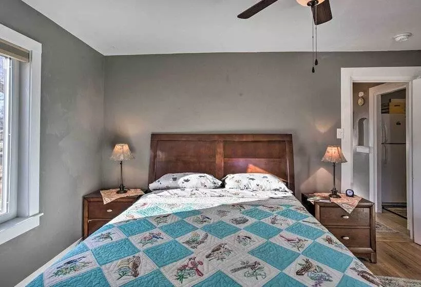 Adventure Home Base   7 Blocks To Downtown!