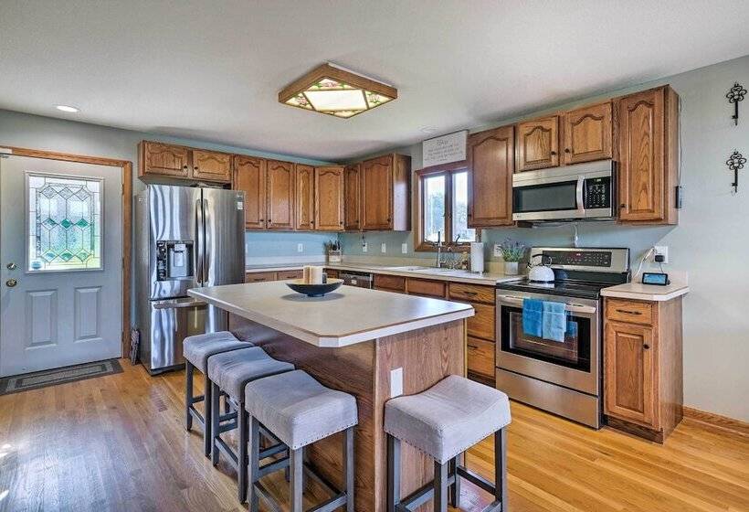 Apple Valley Home, Shared Golf Course On Site