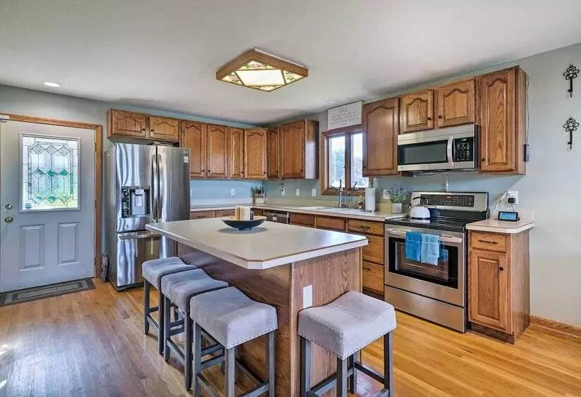 Apple Valley Home, Shared Golf Course On Site