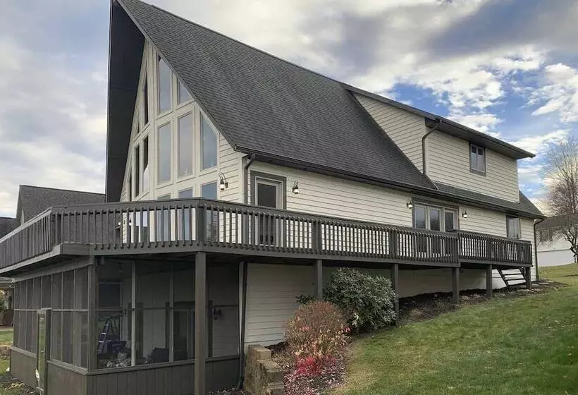 Apple Valley Home, Shared Golf Course On Site