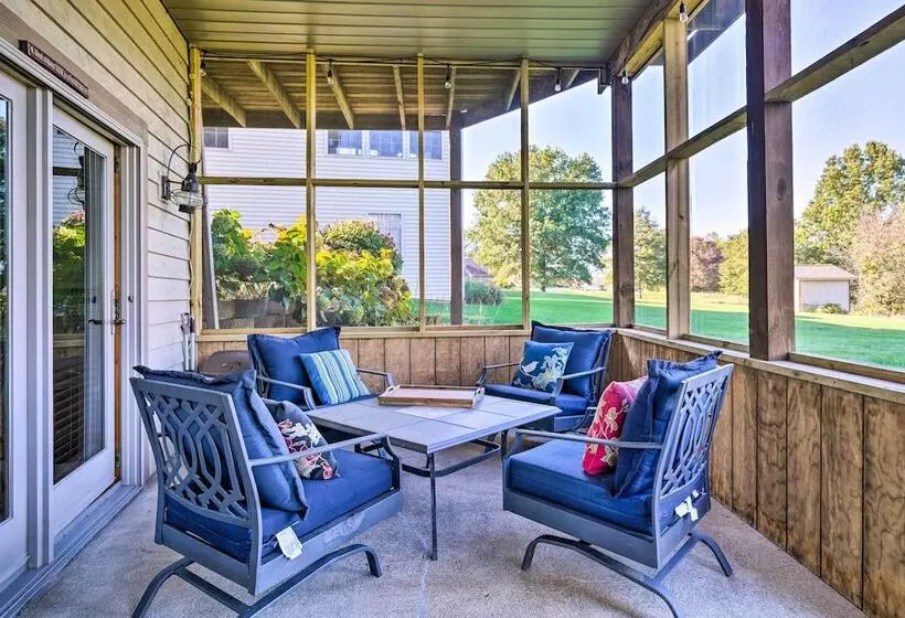 Apple Valley Home, Shared Golf Course On Site