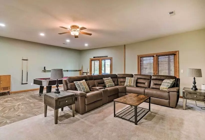 Apple Valley Home, Shared Golf Course On Site