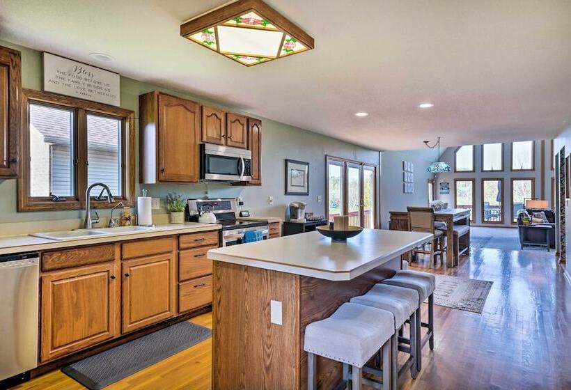 Apple Valley Home, Shared Golf Course On Site