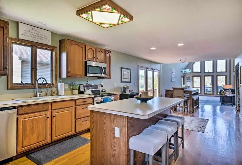 Apple Valley Home, Shared Golf Course On Site