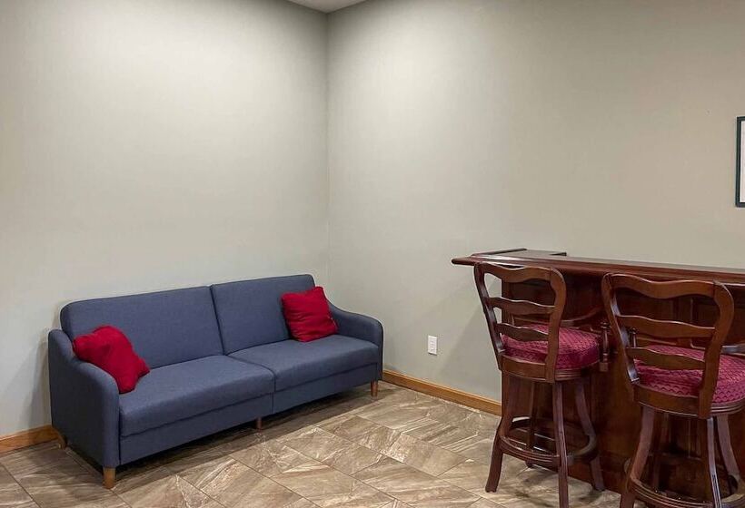 Apple Valley Home, Shared Golf Course On Site