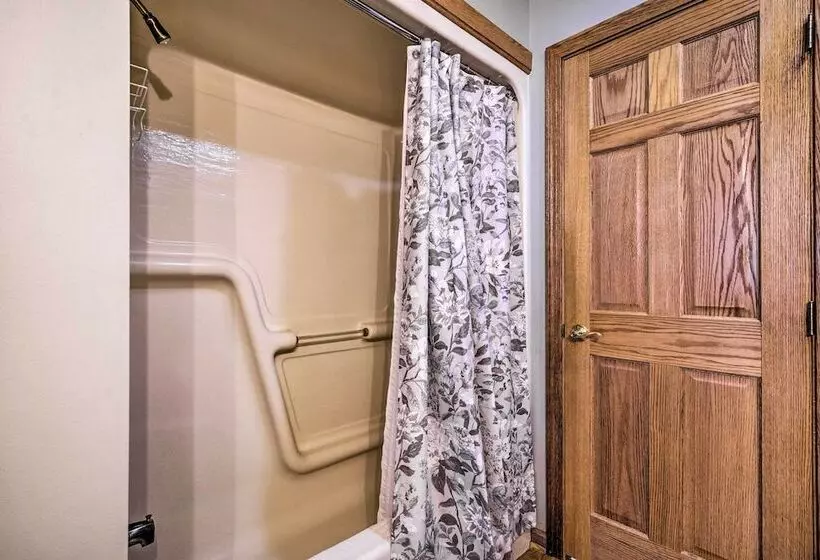 Apple Valley Home, Shared Golf Course On Site