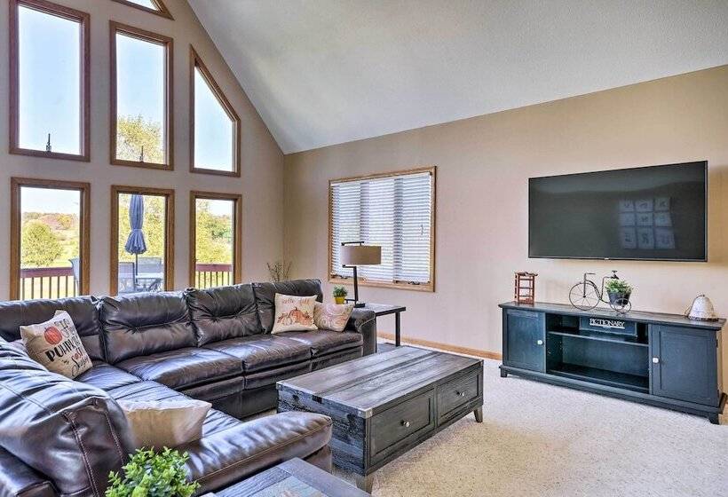 Apple Valley Home, Shared Golf Course On Site