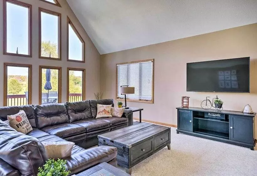 Apple Valley Home, Shared Golf Course On Site