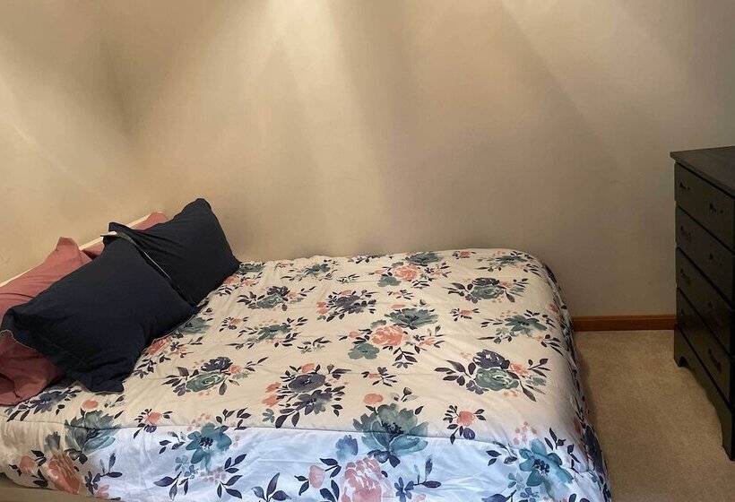 Apple Valley Home, Shared Golf Course On Site