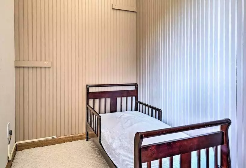 Apple Valley Home, Shared Golf Course On Site