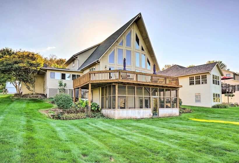 Apple Valley Home, Shared Golf Course On Site