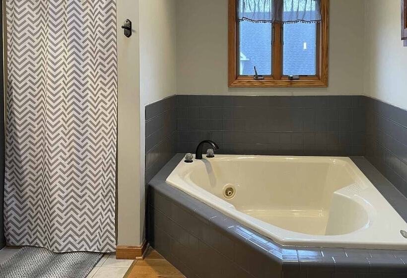 Apple Valley Home, Shared Golf Course On Site