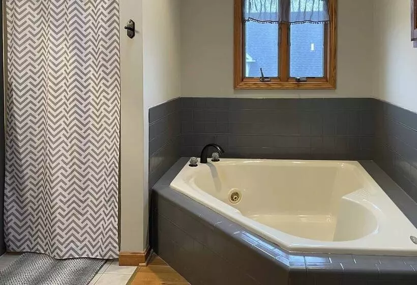 Apple Valley Home, Shared Golf Course On Site