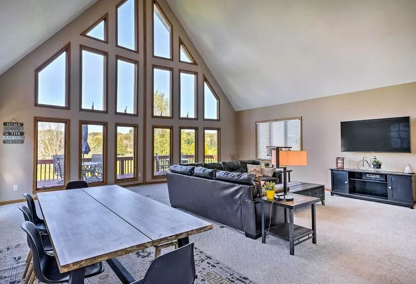 Apple Valley Home, Shared Golf Course On Site