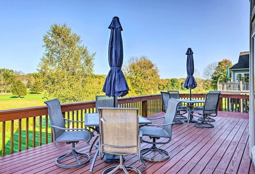 Apple Valley Home, Shared Golf Course On Site