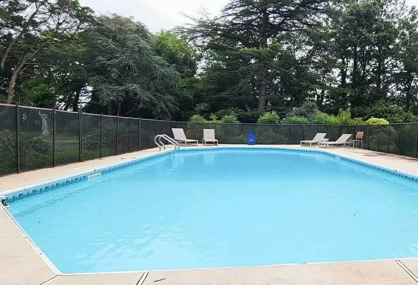 Bayfront Retreat W/ Game Room + Outdoor Pool!