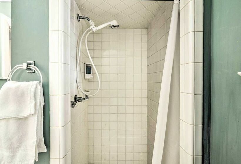 Bayfront Retreat W/ Game Room + Outdoor Pool!