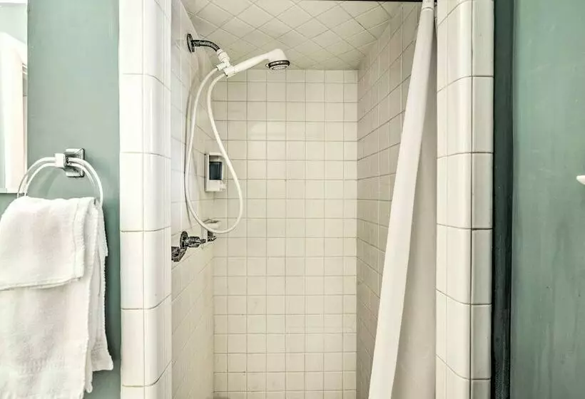 Bayfront Retreat W/ Game Room + Outdoor Pool!