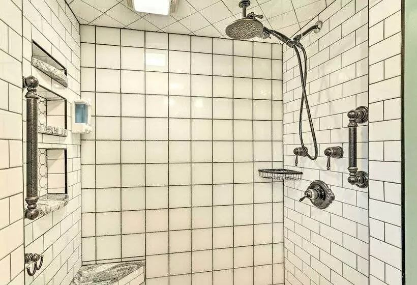 Bayfront Retreat W/ Game Room + Outdoor Pool!