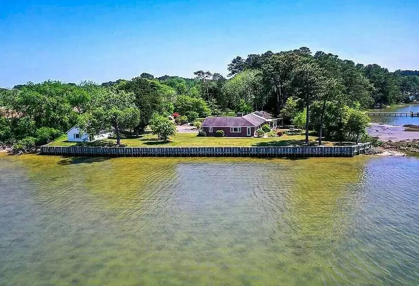 Bayfront Retreat W/ Game Room + Outdoor Pool!
