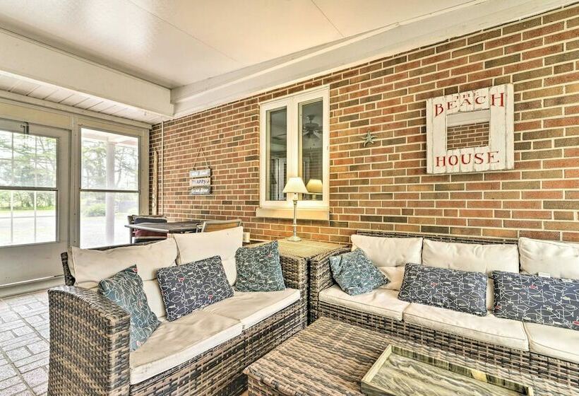 Bayfront Retreat W/ Game Room + Outdoor Pool!