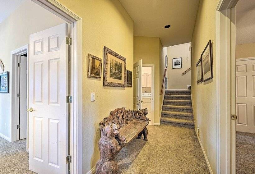 Beautiful View Home W/ Fenced Yard, 5 Mi To Lake!