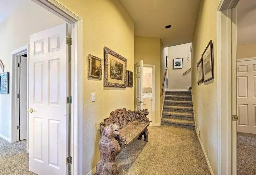 Beautiful View Home W/ Fenced Yard, 5 Mi To Lake!