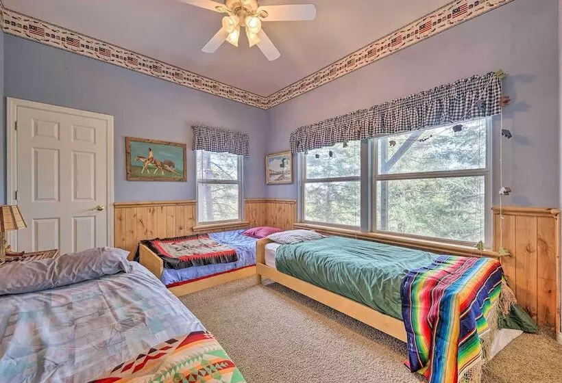 Beautiful View Home W/ Fenced Yard, 5 Mi To Lake!