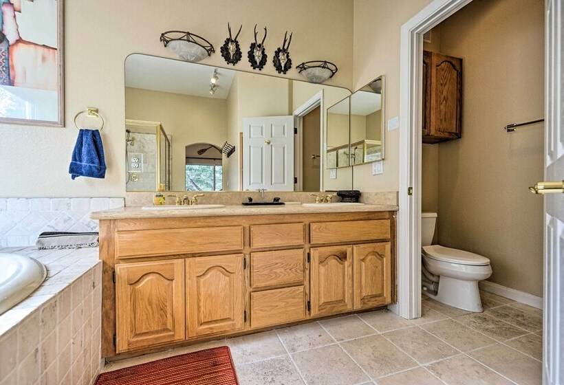 Beautiful View Home W/ Fenced Yard, 5 Mi To Lake!