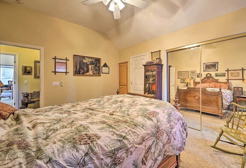 Beautiful View Home W/ Fenced Yard, 5 Mi To Lake!