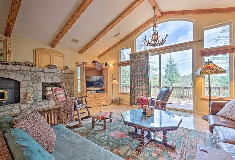 Beautiful View Home W/ Fenced Yard, 5 Mi To Lake!