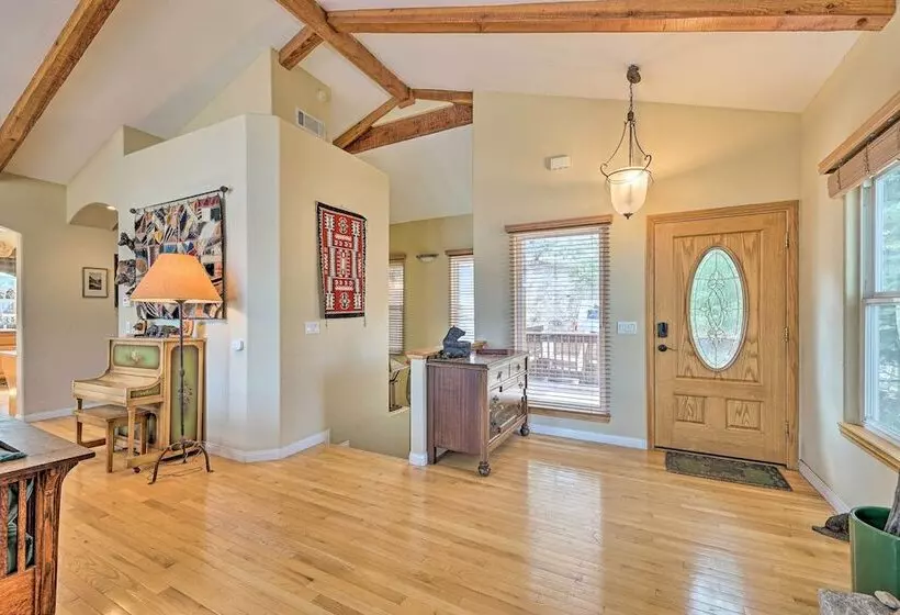 Beautiful View Home W/ Fenced Yard, 5 Mi To Lake!