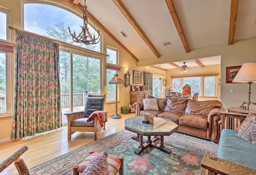 Beautiful View Home W/ Fenced Yard, 5 Mi To Lake!