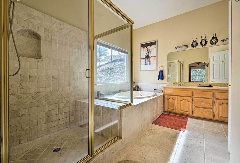 Beautiful View Home W/ Fenced Yard, 5 Mi To Lake!