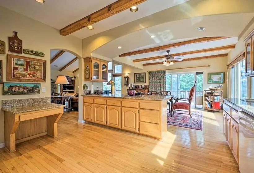 Beautiful View Home W/ Fenced Yard, 5 Mi To Lake!