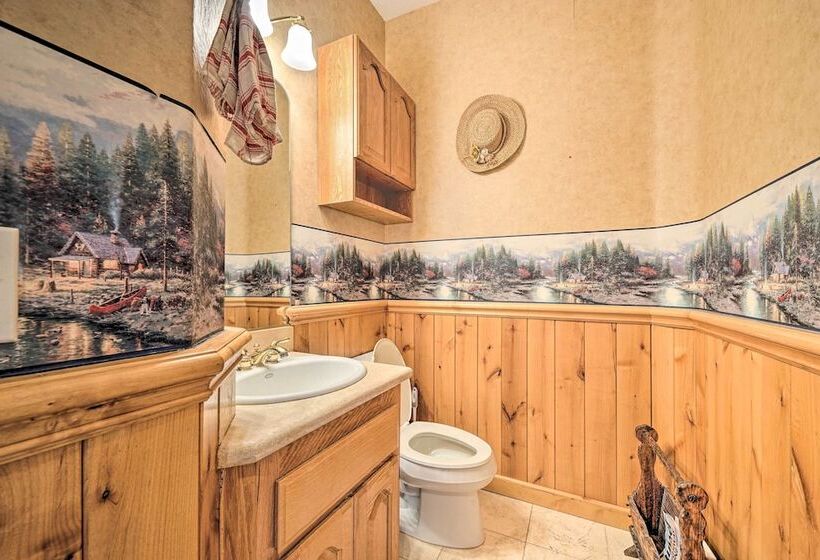 Beautiful View Home W/ Fenced Yard, 5 Mi To Lake!