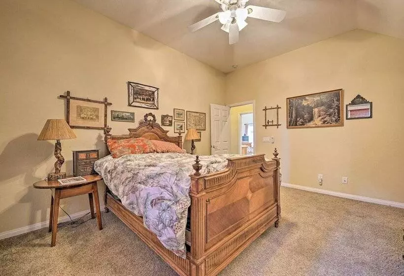 Beautiful View Home W/ Fenced Yard, 5 Mi To Lake!