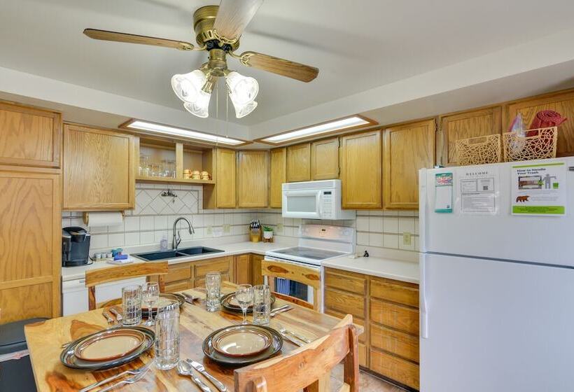 Ranch Style Retreat In Downtown Buena Vista!