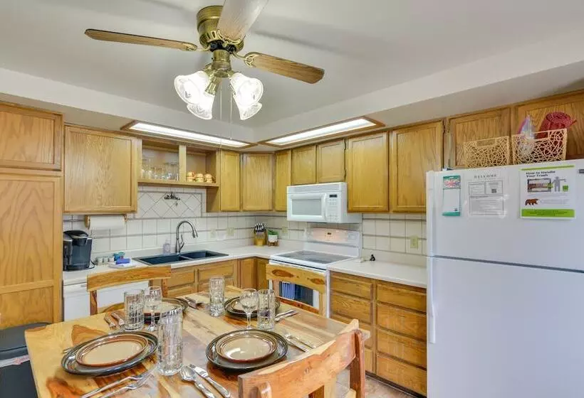 Ranch Style Retreat In Downtown Buena Vista!