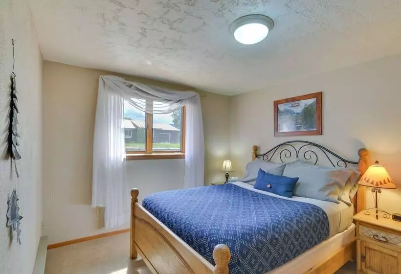 Ranch Style Retreat In Downtown Buena Vista!