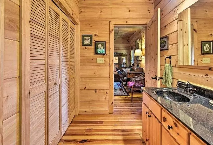 Cabin W/ Bbq + Games   Walk To Blue Ridge Parkway!