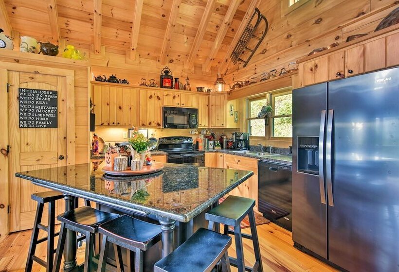 Cabin W/ Bbq + Games Walk To Blue Ridge Parkway!