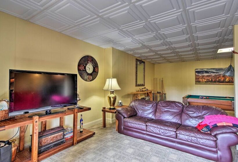 Cabin W/ Bbq + Games Walk To Blue Ridge Parkway!