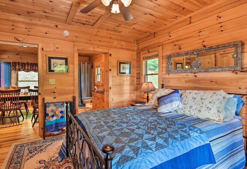 Cabin W/ Bbq + Games Walk To Blue Ridge Parkway!