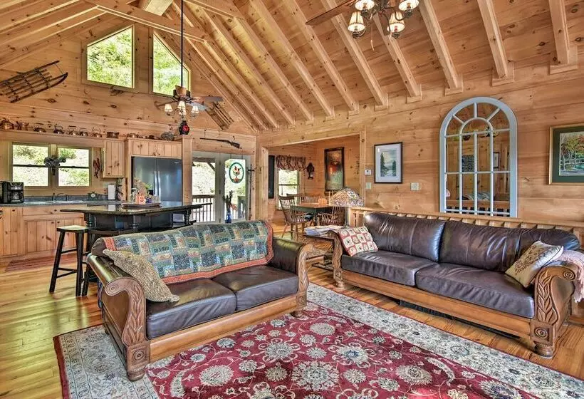 Cabin W/ Bbq + Games   Walk To Blue Ridge Parkway!