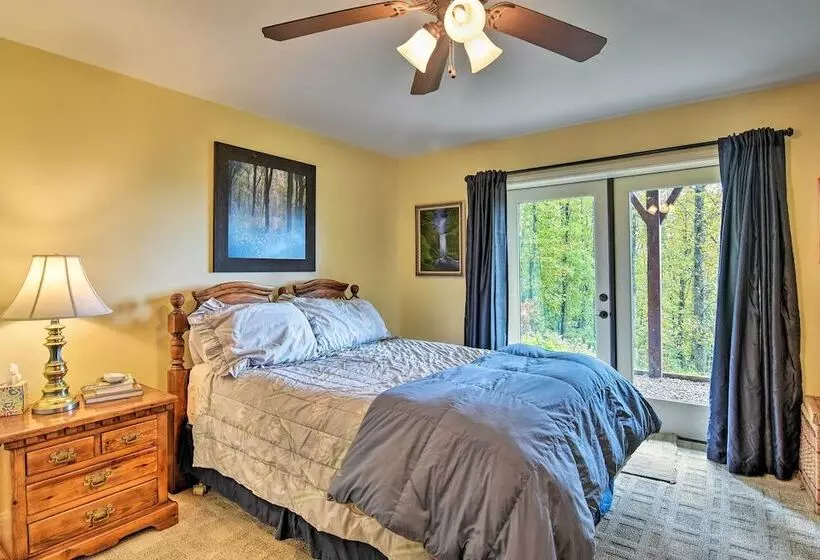 Cabin W/ Bbq + Games   Walk To Blue Ridge Parkway!